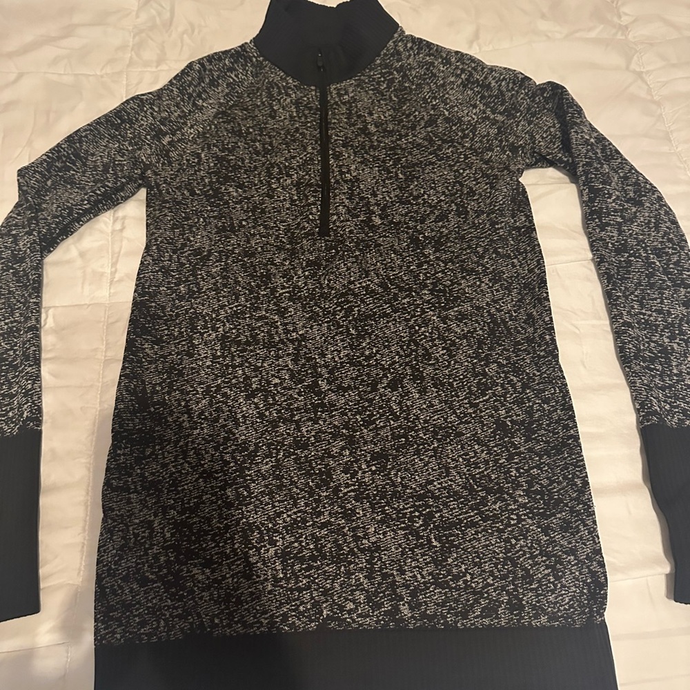 Lululemon quarter zip pull over EUC